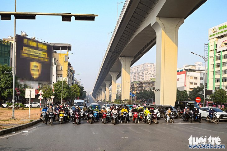 Ngày đầu tăng mức phạt giao thông， tài xế vượt đèn đỏ nói 'chắc chắn không dám tái phạm' - Ảnh 12.