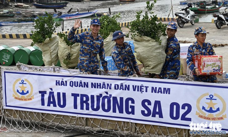 Quà Tết thảo thơm， vượt sóng lớn đến với chiến sĩ nơi biển đảo xa - Ảnh 14.