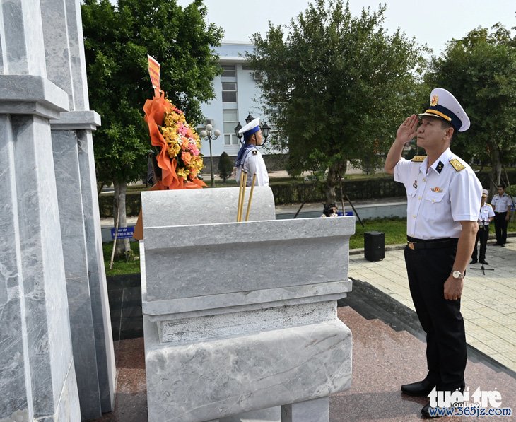 Quà Tết thảo thơm， vượt sóng lớn đến với chiến sĩ nơi biển đảo xa - Ảnh 11.